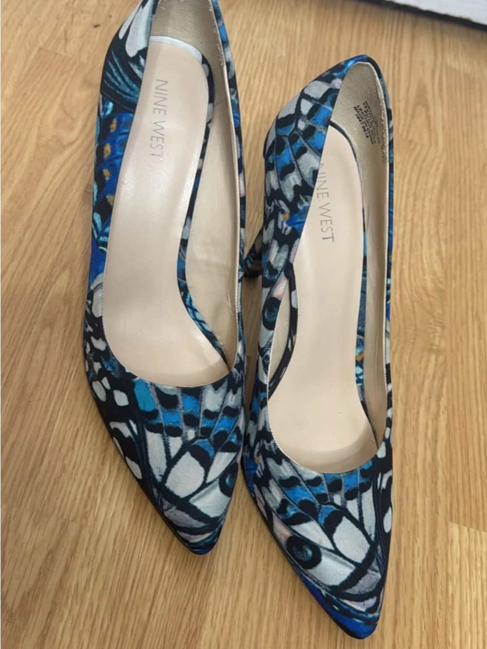 Nine West Blue & White Abstract Pattern Pointed Pumps